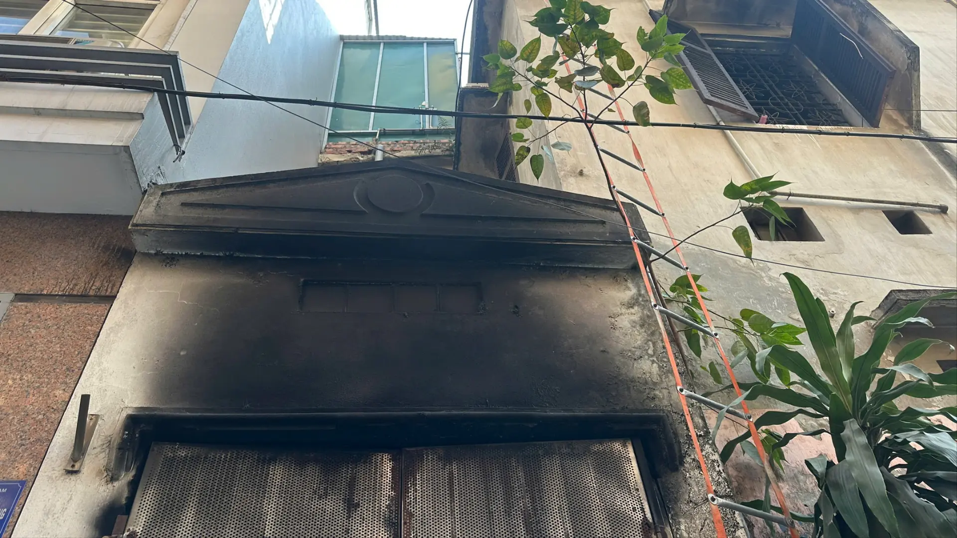 Thông tin về vụ cháy nhà 3 tầng trên phố Trần Cung